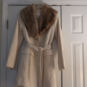 Elegant Cream Coat with Faux Fur Collar
